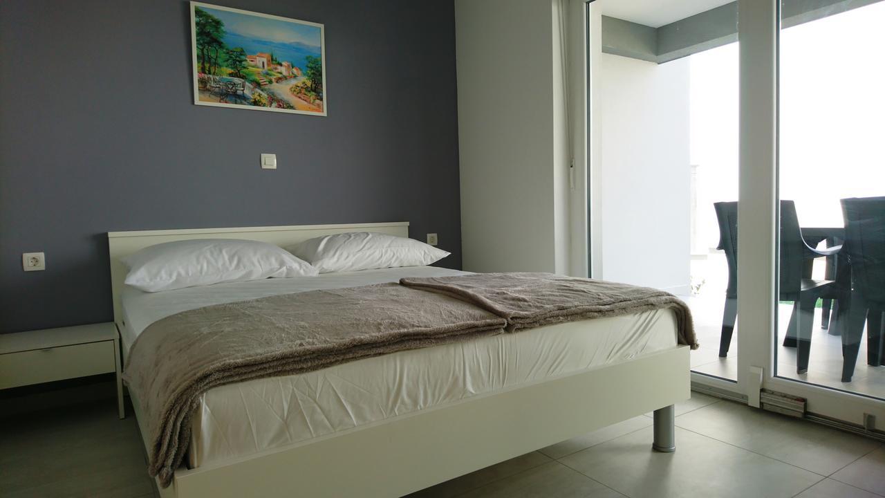 Colic Apartman Njivice Kültér fotó