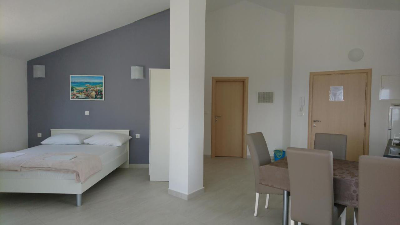 Colic Apartman Njivice Kültér fotó
