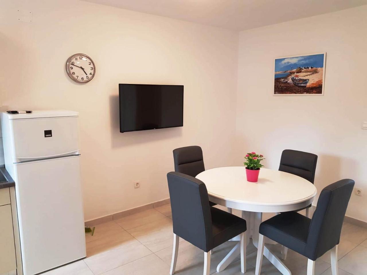 Colic Apartman Njivice Kültér fotó