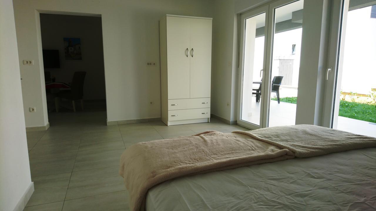 Colic Apartman Njivice Kültér fotó