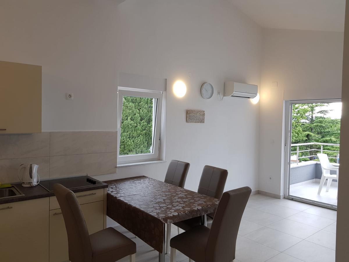 Colic Apartman Njivice Kültér fotó