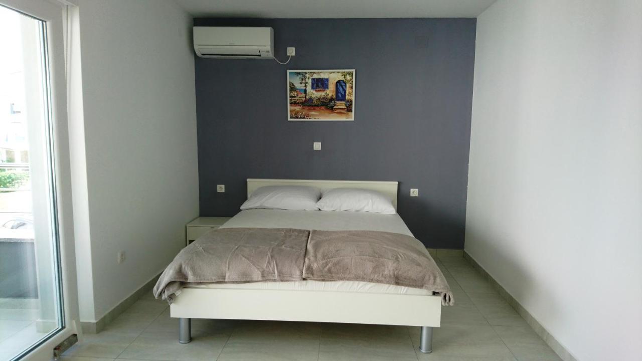 Colic Apartman Njivice Kültér fotó