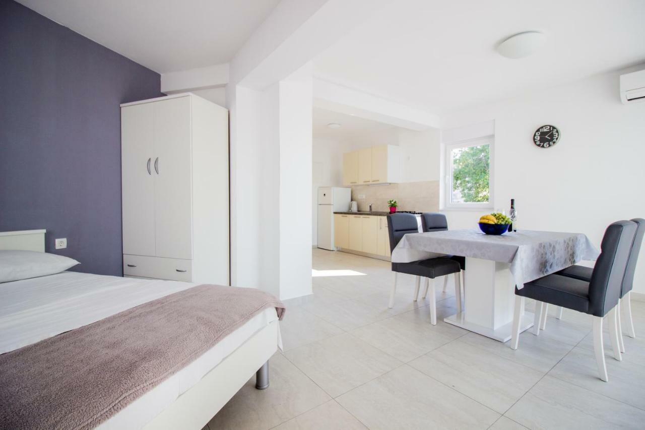 Colic Apartman Njivice Kültér fotó