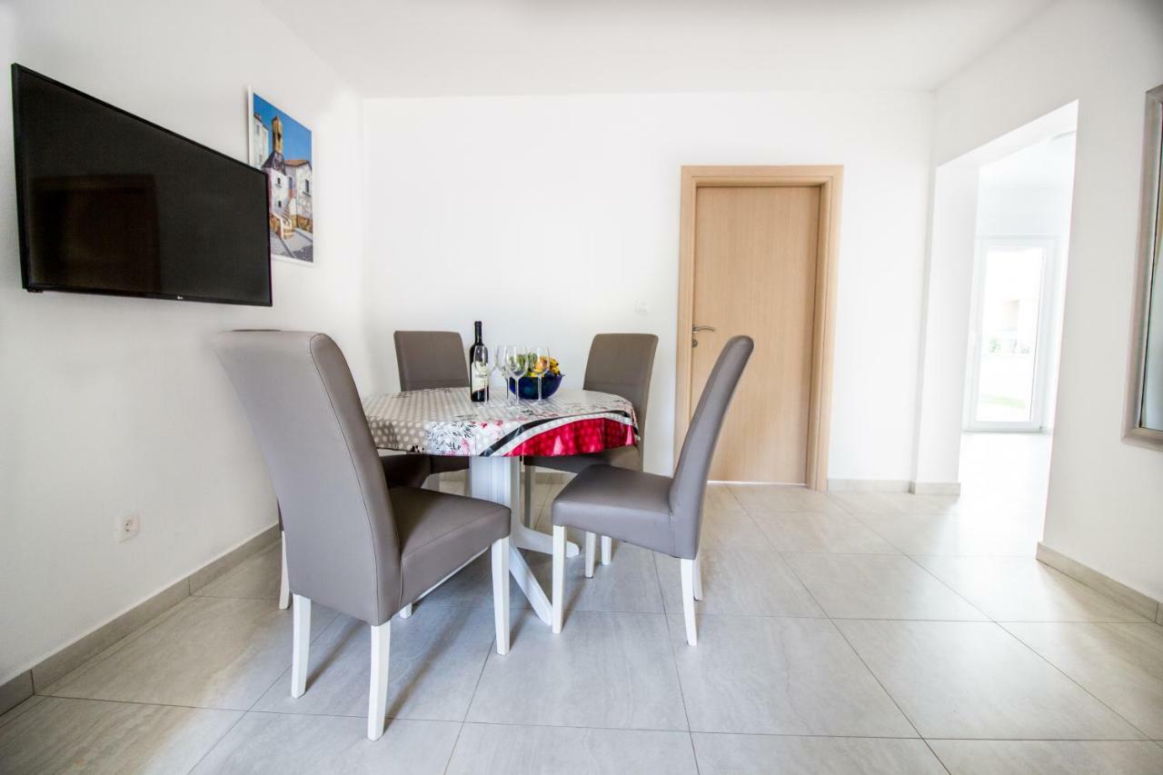 Colic Apartman Njivice Kültér fotó