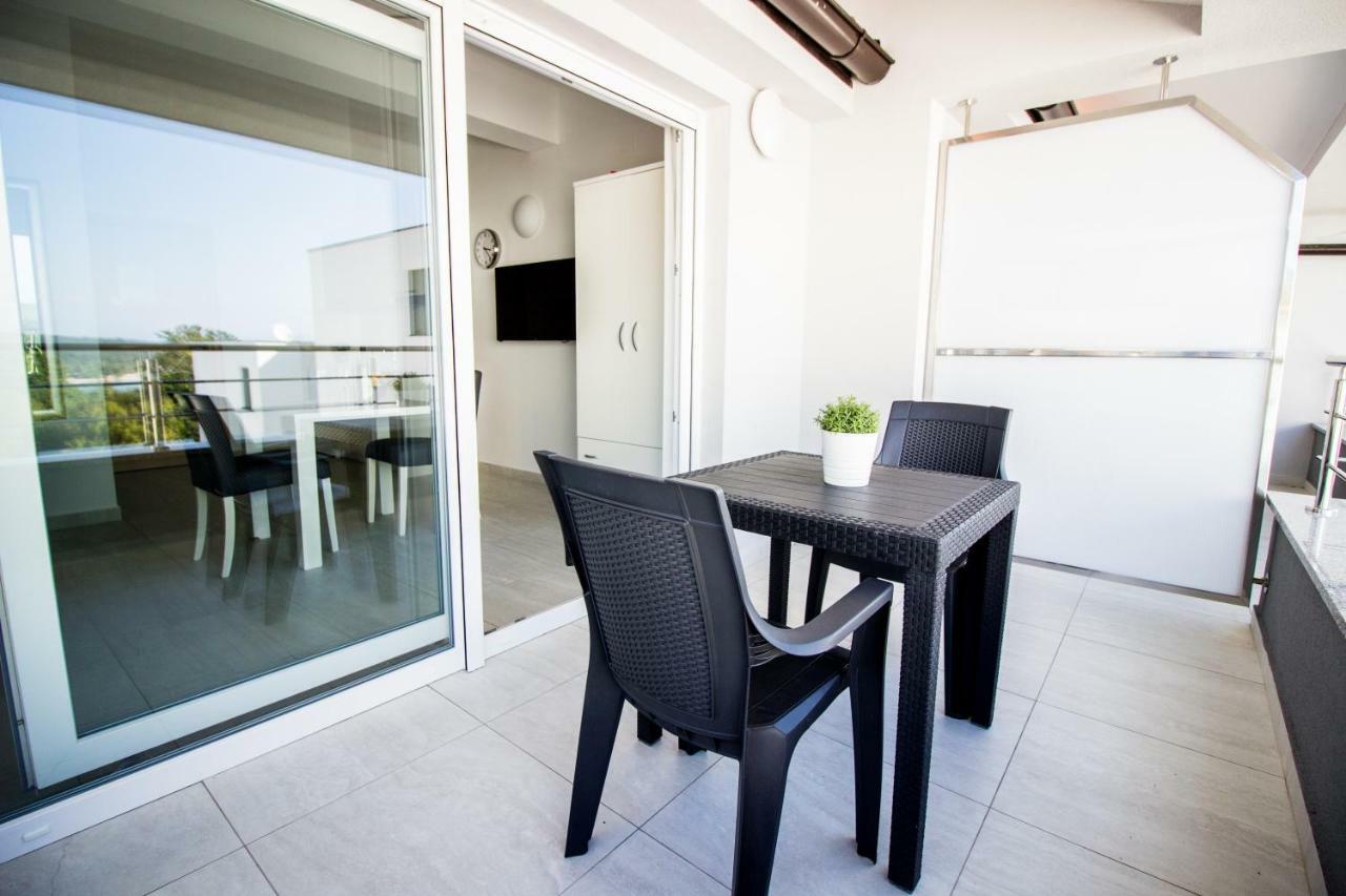 Colic Apartman Njivice Kültér fotó