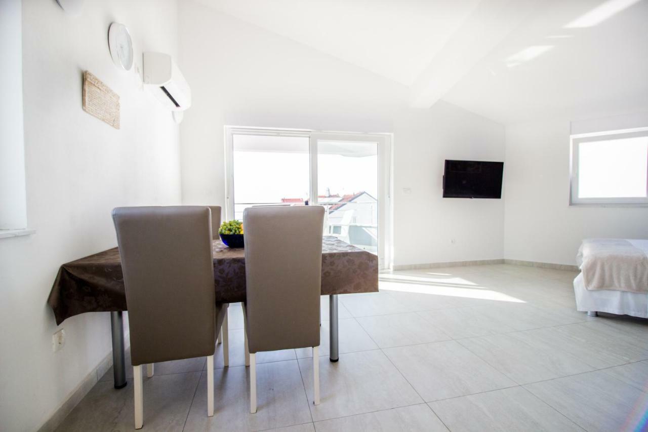 Colic Apartman Njivice Kültér fotó