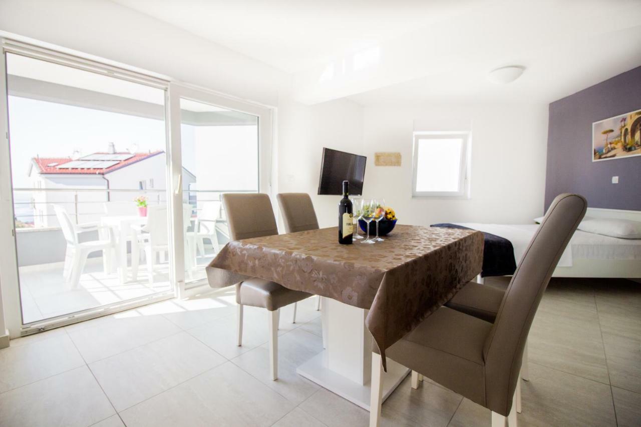 Colic Apartman Njivice Kültér fotó