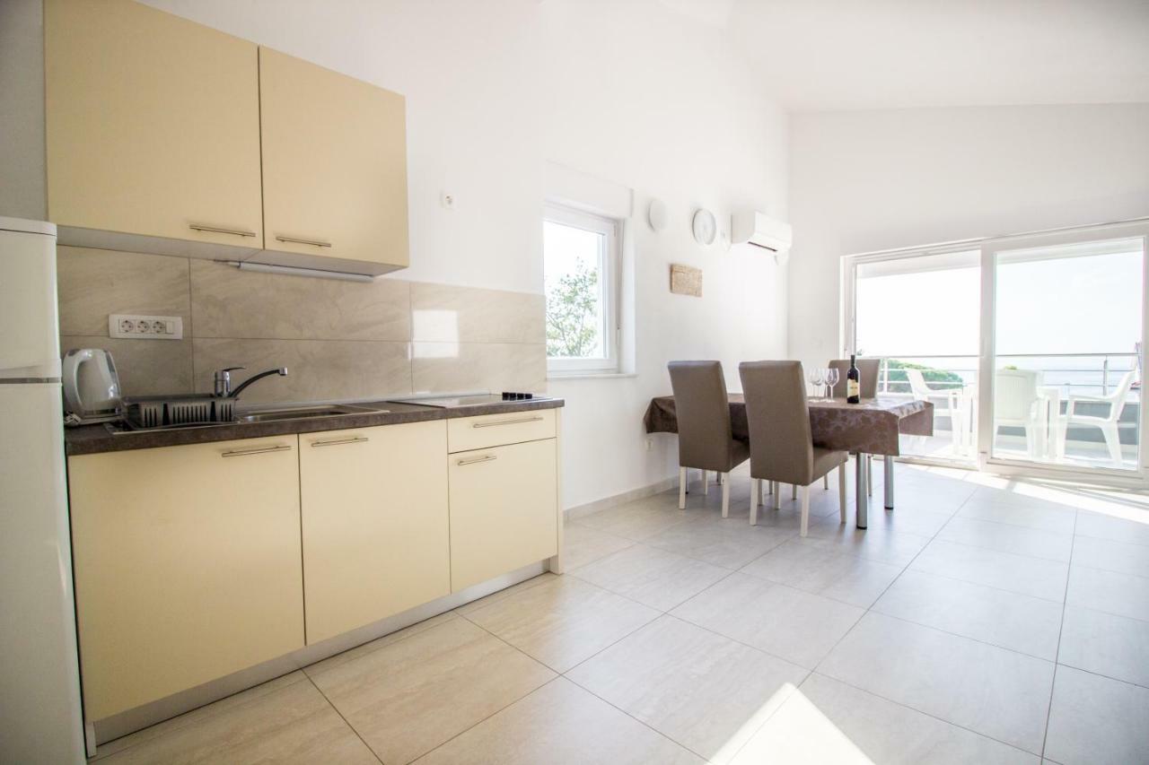 Colic Apartman Njivice Kültér fotó