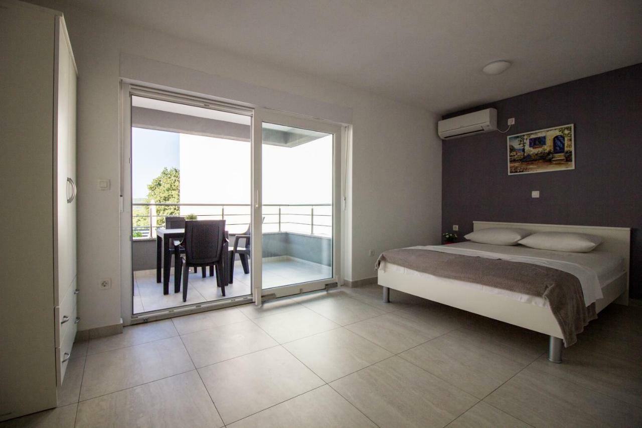 Colic Apartman Njivice Kültér fotó
