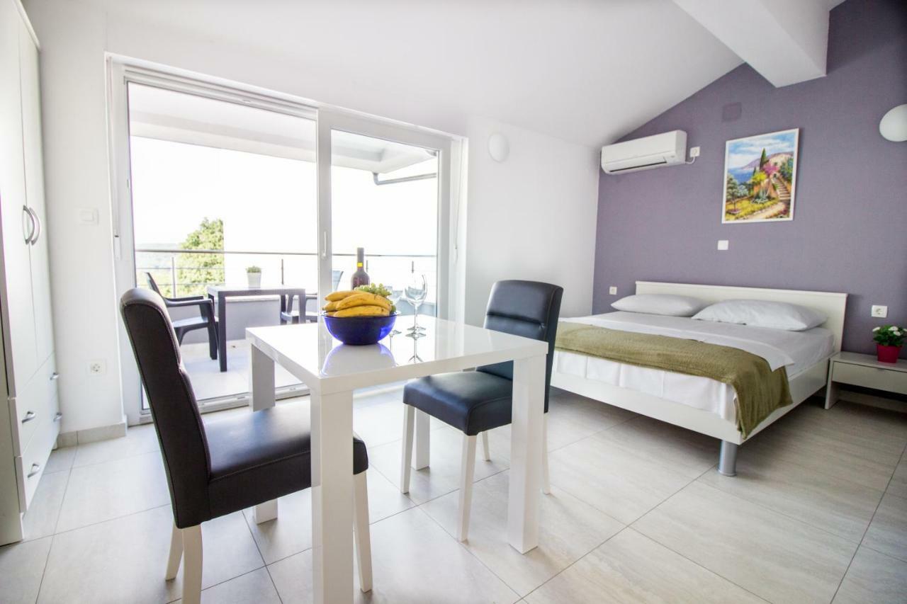 Colic Apartman Njivice Kültér fotó