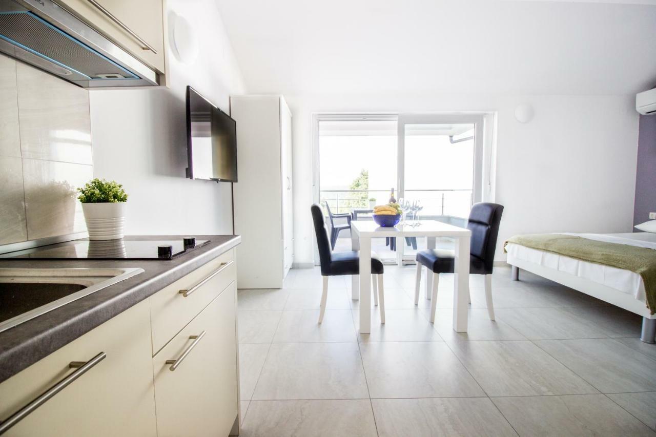 Colic Apartman Njivice Kültér fotó