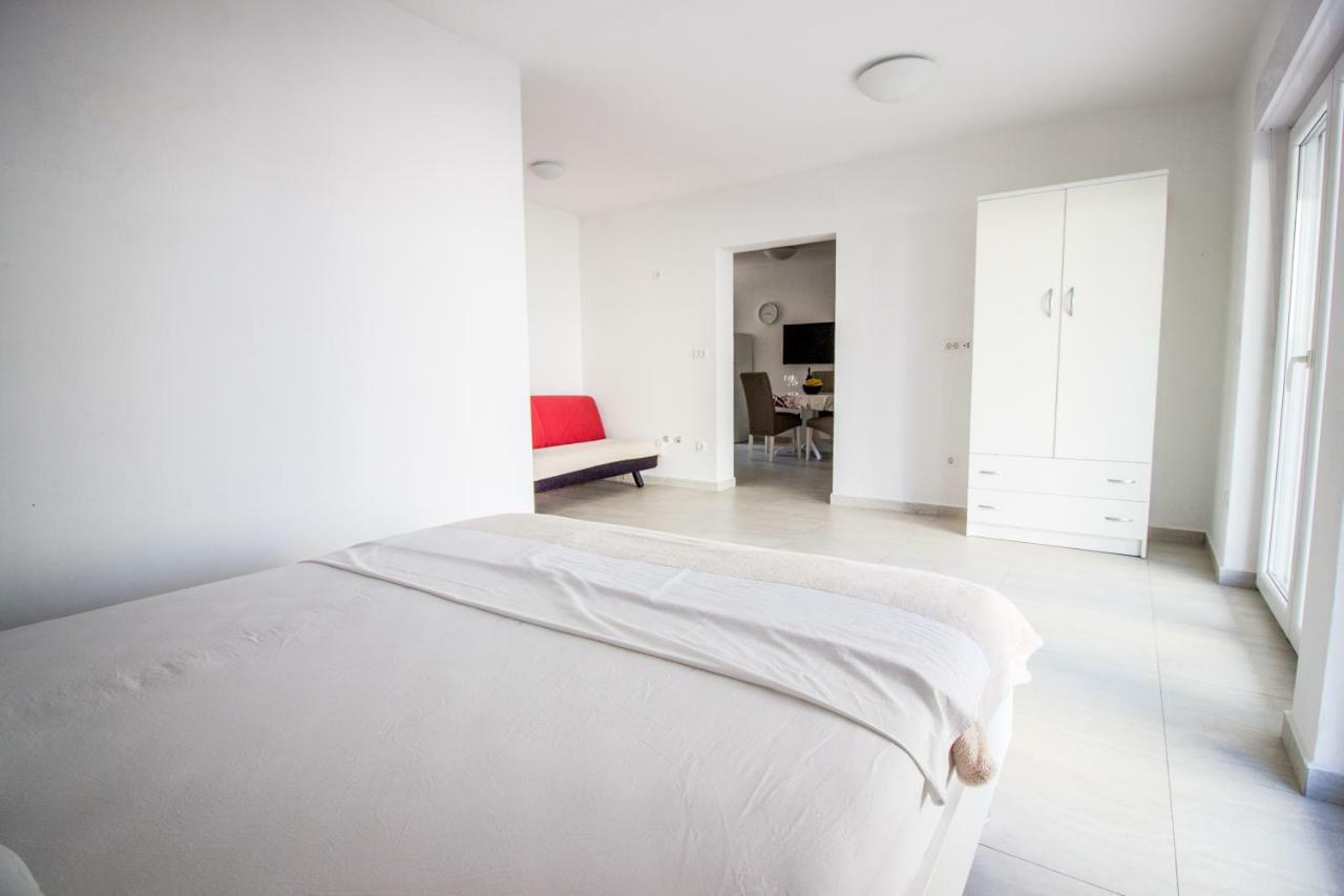 Colic Apartman Njivice Kültér fotó