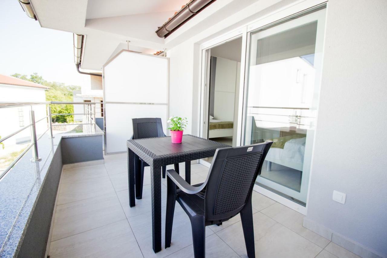 Colic Apartman Njivice Kültér fotó