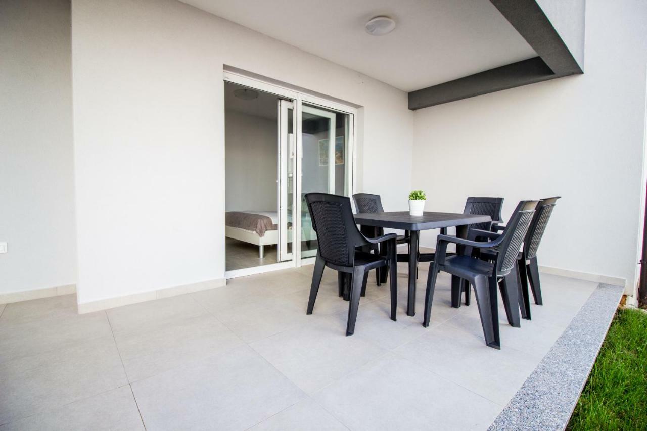 Colic Apartman Njivice Kültér fotó