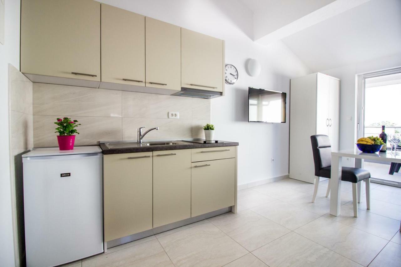 Colic Apartman Njivice Kültér fotó
