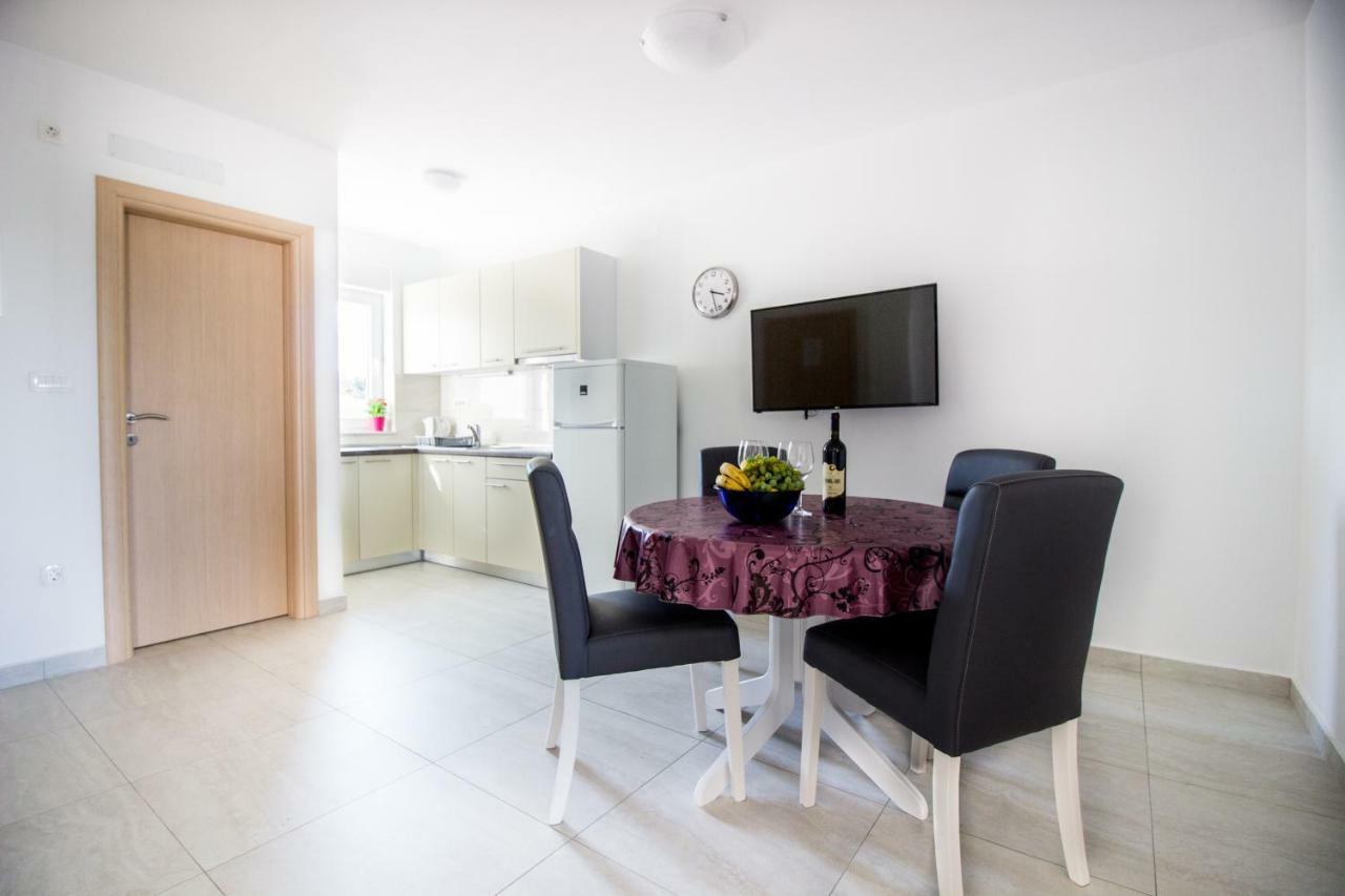 Colic Apartman Njivice Kültér fotó