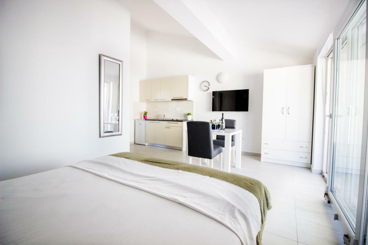 Colic Apartman Njivice Kültér fotó