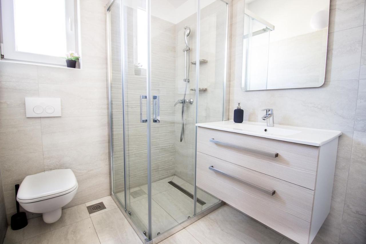 Colic Apartman Njivice Kültér fotó